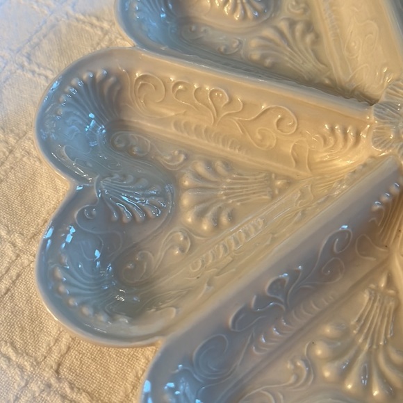 Adorable heart compartmentalized dish - Picture 2 of 3